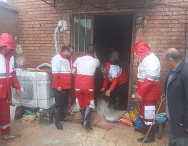 امدادرسانی به ۳۰ خانوار آسیب‌دیده از بارندگی‌های شدید در اندیمشک