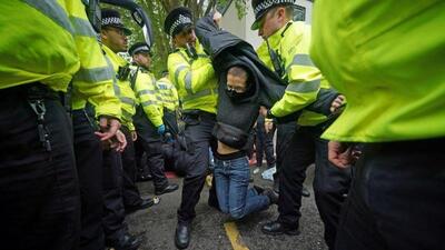 برخورد پلیس لندن با معترضان به انتقال پناهجویان + تصاویر | خبرگزاری بین المللی شفقنا