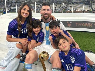 عکس‌های فوتبالی بامزه همسر مسی و پسرانشان!