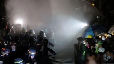 بازداشت بیش از ۲۰۰ معترض در مقابل دانشگاه