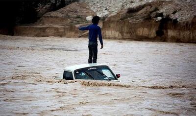 فیلم/ آبگرفتگی معابر شهر ایلام بر اثر شدت بارش باران | اقتصاد24