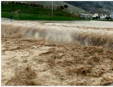 سیلاب در بخش مرکزی گناباد/ محورهای ارتباطی دو روستا زیر آب رفت