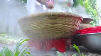 (ویدئو) غذای روستایی در هند؛ نحوه پخت چلو غاز توسط سه پدربزرگ 70 ساله هندی