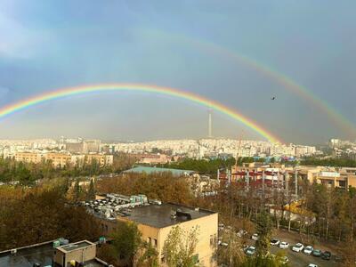 ببینید | پدیدار شدن رنگین کمان زیبا در آسمان تهران پس از باران عصرگاهی
