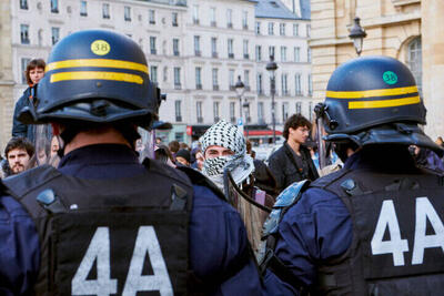 فیلم/ استفاده گاز اشک‌آور توسط پلیس فرانسه در دانشگاه سوربن