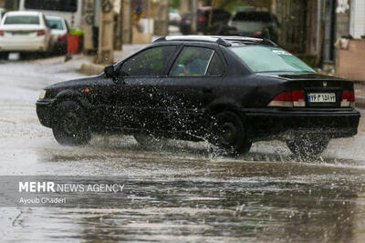 توقف تردد خودروها در بعضی از خیابان های شهر ایلام به اثر سیلاب
