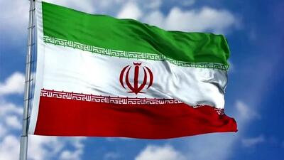 اهتزاز پرچم ایران در دانشگاه دولتی ارواین کالیفرنیا+ عکس