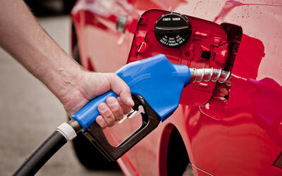 علت هوا گرفتن باک بنزین خودرو چیست؟ | مجله پدال