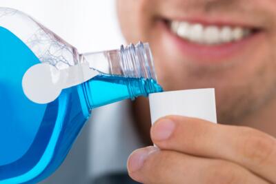 علت سوزش دهان هنگام استفاده از دهانشویه چیست؟ - روزیاتو