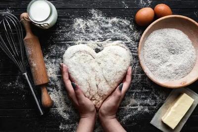 موقع درست کردن خمیر نان به دستت می چسبه؟ | بیا اینجا راه حلشو یاد بگیر