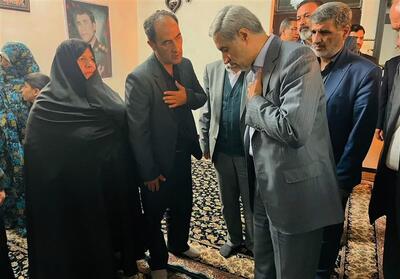 حضور استاندار همدان در منزل شهید محمد رنجنوش - تسنیم