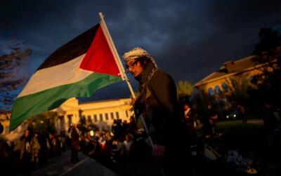 (ویدئو) اهتزاز پرچم فلسطین در دانشگاه جورج واشنگتن آمریکا