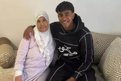 عکسی که لامین یامال در کنار مادربزرگ خود منتشر کرد
