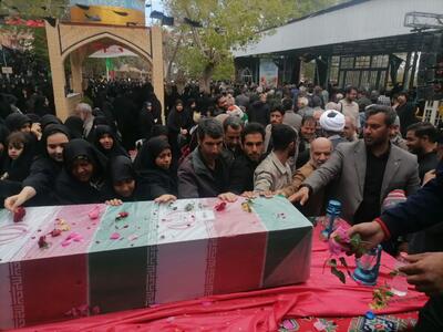 تشییع وتدفین پیکر شهید گمنام در کوهپایه کرمان