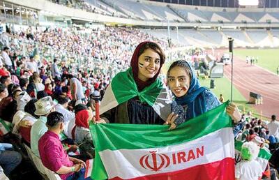 کیهان: حضور زنان در ورزشگاه‌ها جزء ۲۰ مطالبه اصلی زنان نیز نبود، اما برخی فشار‌های فدراسیون جهانی را بهانه کردند