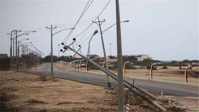 خسارت طوفان و تند باد به زیر ساخت و شبکه برق هرمزگان