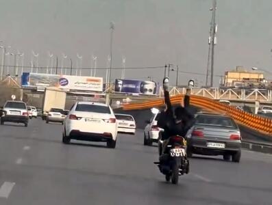 حرکت فوق‌العاده خطرناک یک موتورسوار در مشهد