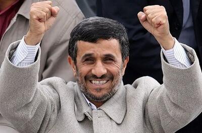 تیپ متفاوت محمود احمدی‌نژاد در خارج از کشور
