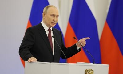 (ویدئو) لحظه سوگند خوردن پوتین برای ریاست جمهوری