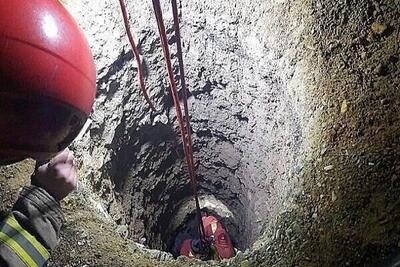 لحظات نفسگیر خارج کردن مرد میانسال از عمق چاه ۲۵ متری! | ویدئو