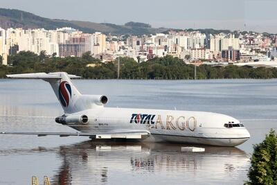 سیل هواپیما‌ها و باند‌های فرودگاهی در جنوب برزیل را زیر آب برد (فیلم)
