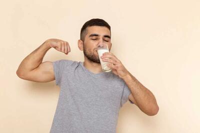 پروتئین شیر چقدر است؟ میزان پروتئین شیر کم چرب و پر چرب