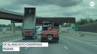 (ویدئو) برخورد شدید یک کامیون با پل هوایی