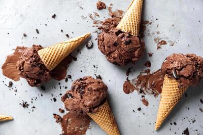 بستنی خانگی در 15 دقیقه: 7 راز طلایی برای یک تابستان خنک و دلچسب!