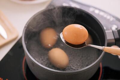چگونه برای کاهش وزن تخم مرغ بخوریم؟ ؛ بهترین زمان خوردن تخم مرغ برای کاهش وزن | ارزش غذایی یک عدد تخم مرغ