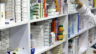 مدیر روابط عمومی انجمن داروسازان ایران: مشکل ما در داروخانه‌ها کمبود دارو است نه حجاب