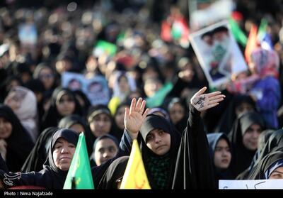 تشکیل زنجیره انسانی مردم کرمان در حمایت از طرح نور پلیس - تسنیم