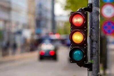 مسئولیت تغییر رنگ چراغ‌های راهنمایی و رانندگی با شهرداری است