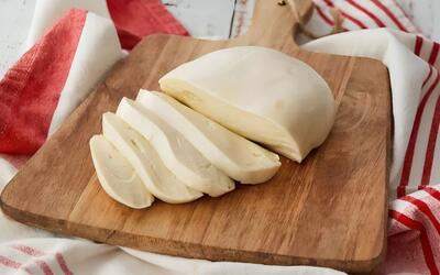 ساده‌ترین روش تهیه پنیر خانگی با کمترین مواد اولیه (فیلم)