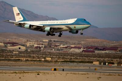 چه هواپیما‌هایی جت حامل رئیس‌جمهور ایالات متحده را همراهی می‌کنند؟