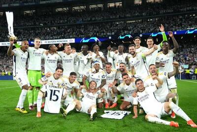 عکس یادگاری بازیکنان رئال مادرید پس از صعود به فینال لیگ قهرمانان اروپا