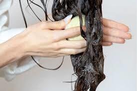 ۵ روش ارزان و خانگی برای پاک کردن رنگ موی مشکی