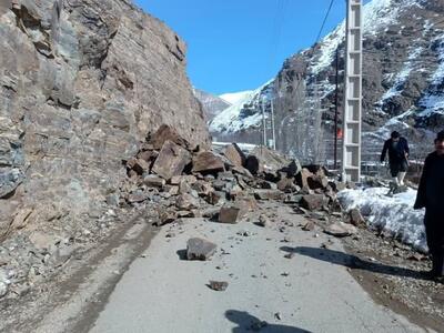 مسدود شدن جاده صالح آباد- تربت جام به دلیل ریزش کوه