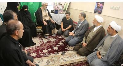 رییس بنیاد شهید با خانواده شهید قمی کنسولگری ایران دیدار کرد