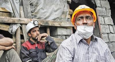 آب  پاکی دولت  روی  دستان  کارگران
