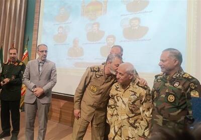 اهدای نشان افتخار به 6 شهید فداکار ارتش در مشهد - تسنیم