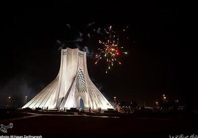 نورپردازی برج آزادی تهران در   روز خرم‌آباد   - تسنیم