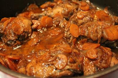 فرآیند پخت خورشت دل و سنگدان مرغ توسط آشپز های پکنی (فیلم)
