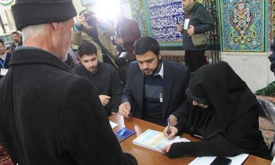 حضور مردم در پای صندوق های رای در مسجد امام حسین(ع) در شهر تبریز