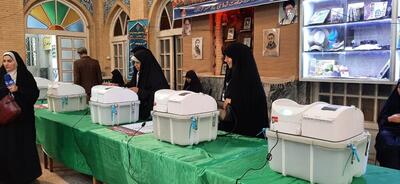 حاشیه‌نگاری خبرنگار ایسنا از رای گیری در مسجد لرزاده
