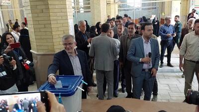 استاندار البرز رای خود را به صندوق انداخت