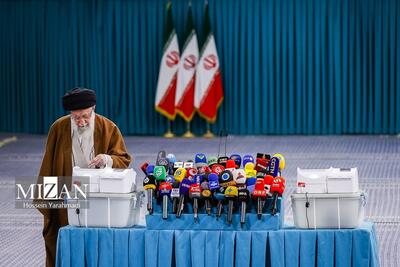 اولین انتخابات الکترونیکی در حسینیه امام خمینی (ره) با حضور رهبر انقلاب