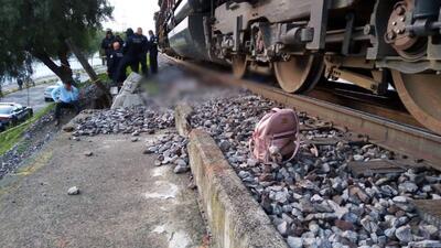 حادثه تلخ برای مادر باردار و دختر 10 ساله‌ اش در برخورد با قطار| این مادر و کودک جان خود را از دست دادند