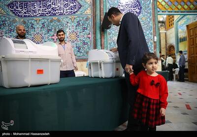 تهرانی‌ها در حسینیه ارشاد: آرای مردم آینده کشور تعیین می‌شود- فیلم گزارش تسنیم | Tasnim