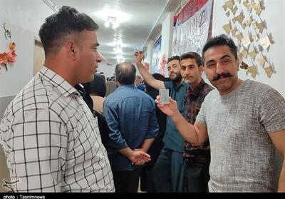 حضور 52 درصدی آقایان و 48 درصدی خانم‌ها در انتخابات اصفهان - تسنیم
