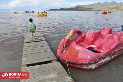 قایق سواری در دریاچه ارومیه